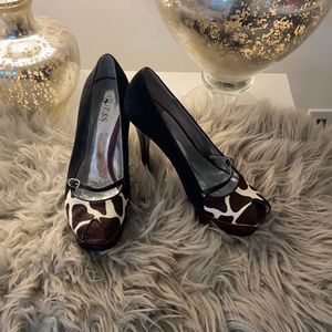 Loved and Fabulous Guess platform heels, Size 6.